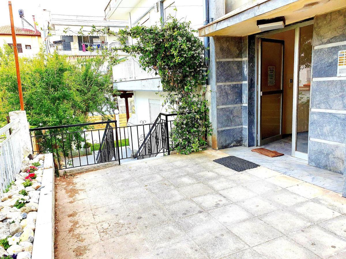 Cozy & Cool Apartment N1 30M From Sea Nea Kallikrateia Kültér fotó