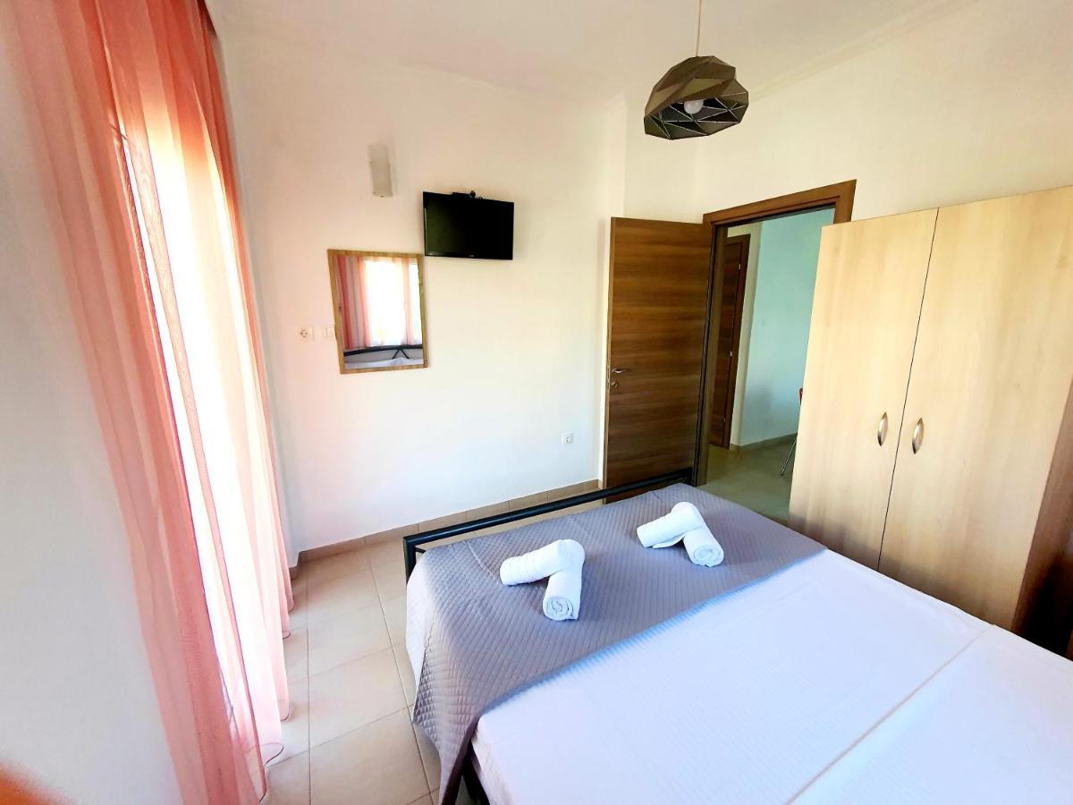 Cozy & Cool Apartment N1 30M From Sea Nea Kallikrateia Kültér fotó